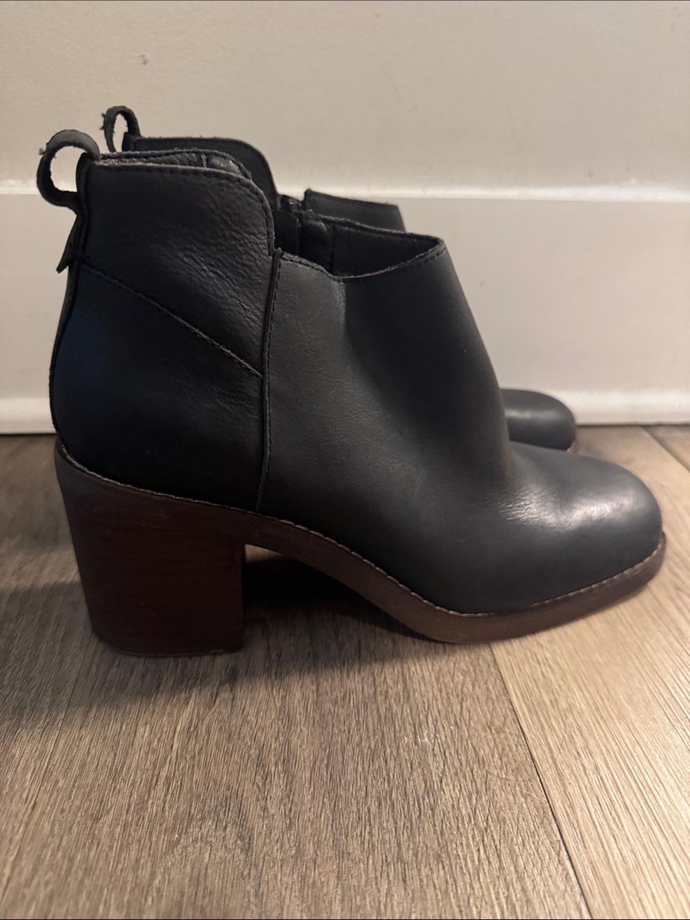 Crown Vintage Black Leather Ankle Booties with Block Heel - Picture 3 of 8
